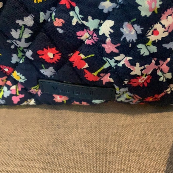 NWT vera bradley xl bag scattered wildflowers - Picture 5 of 7
